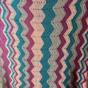 😄Hand knit large blanket 70 x 66 colourful